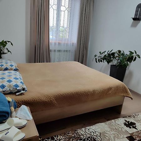 Amanat Guest House Bishkek Ngoại thất bức ảnh