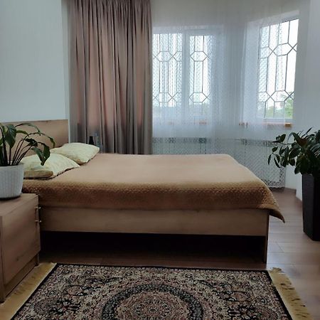 Amanat Guest House Bishkek Ngoại thất bức ảnh