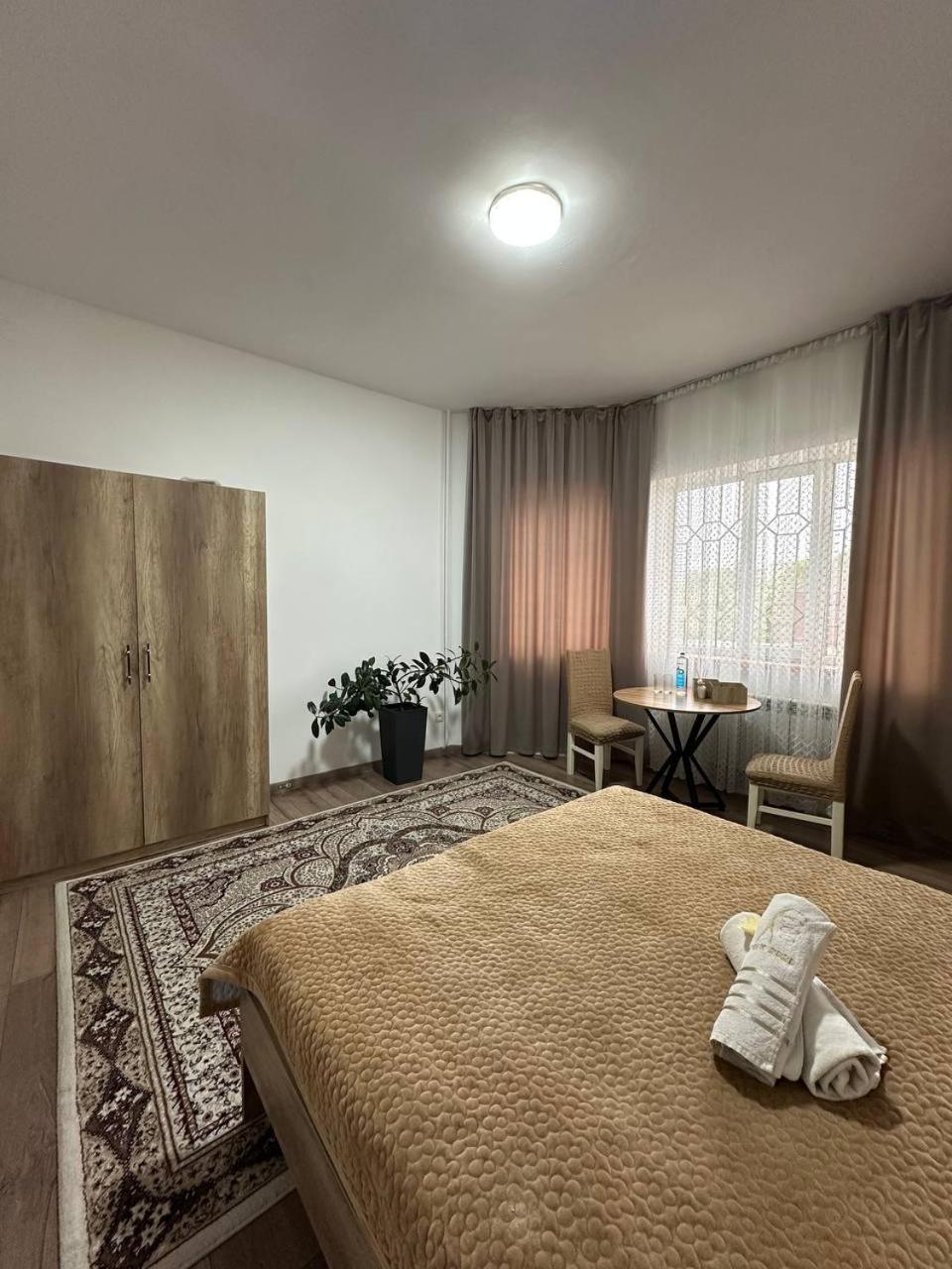 Amanat Guest House Bishkek Ngoại thất bức ảnh