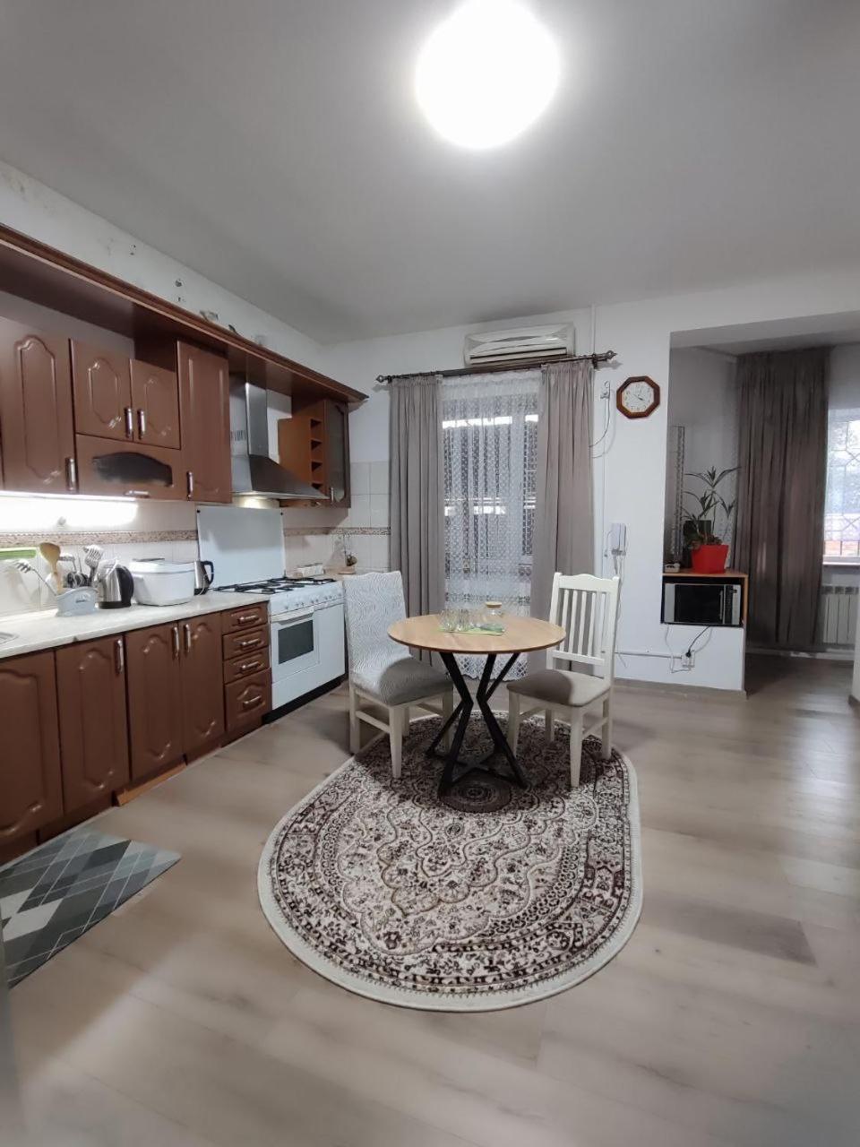 Amanat Guest House Bishkek Ngoại thất bức ảnh