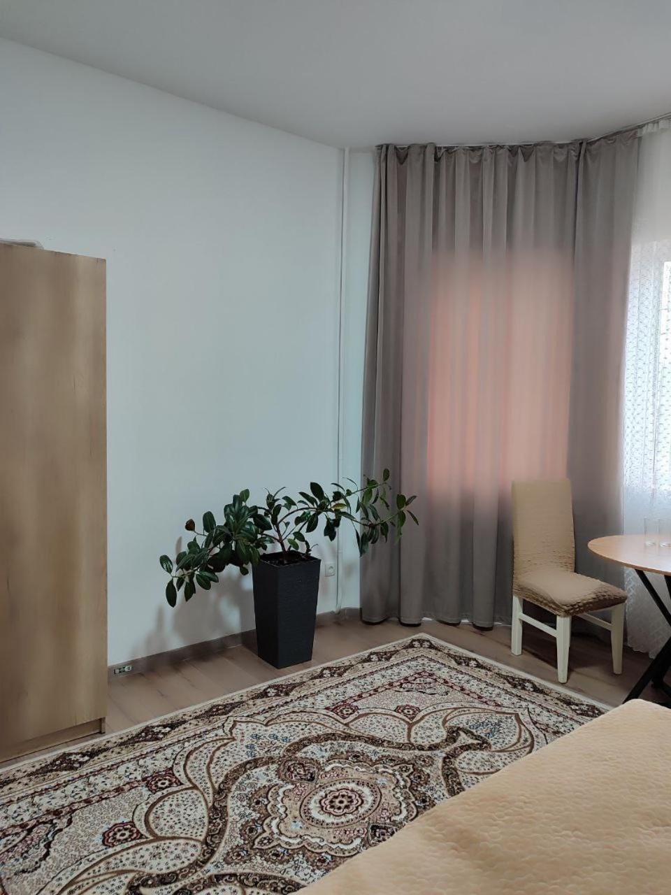 Amanat Guest House Bishkek Ngoại thất bức ảnh