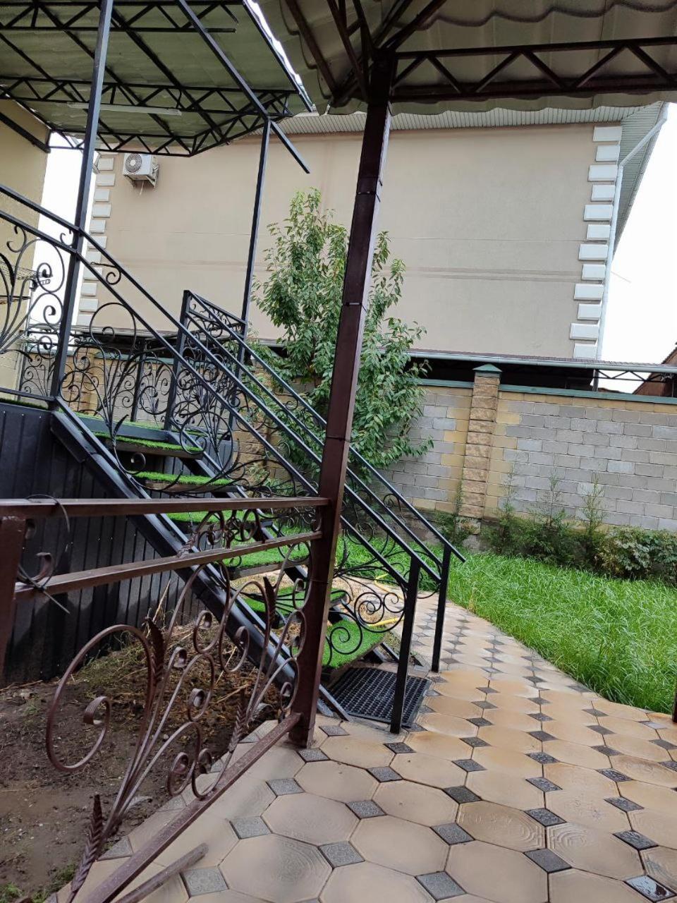 Amanat Guest House Bishkek Ngoại thất bức ảnh