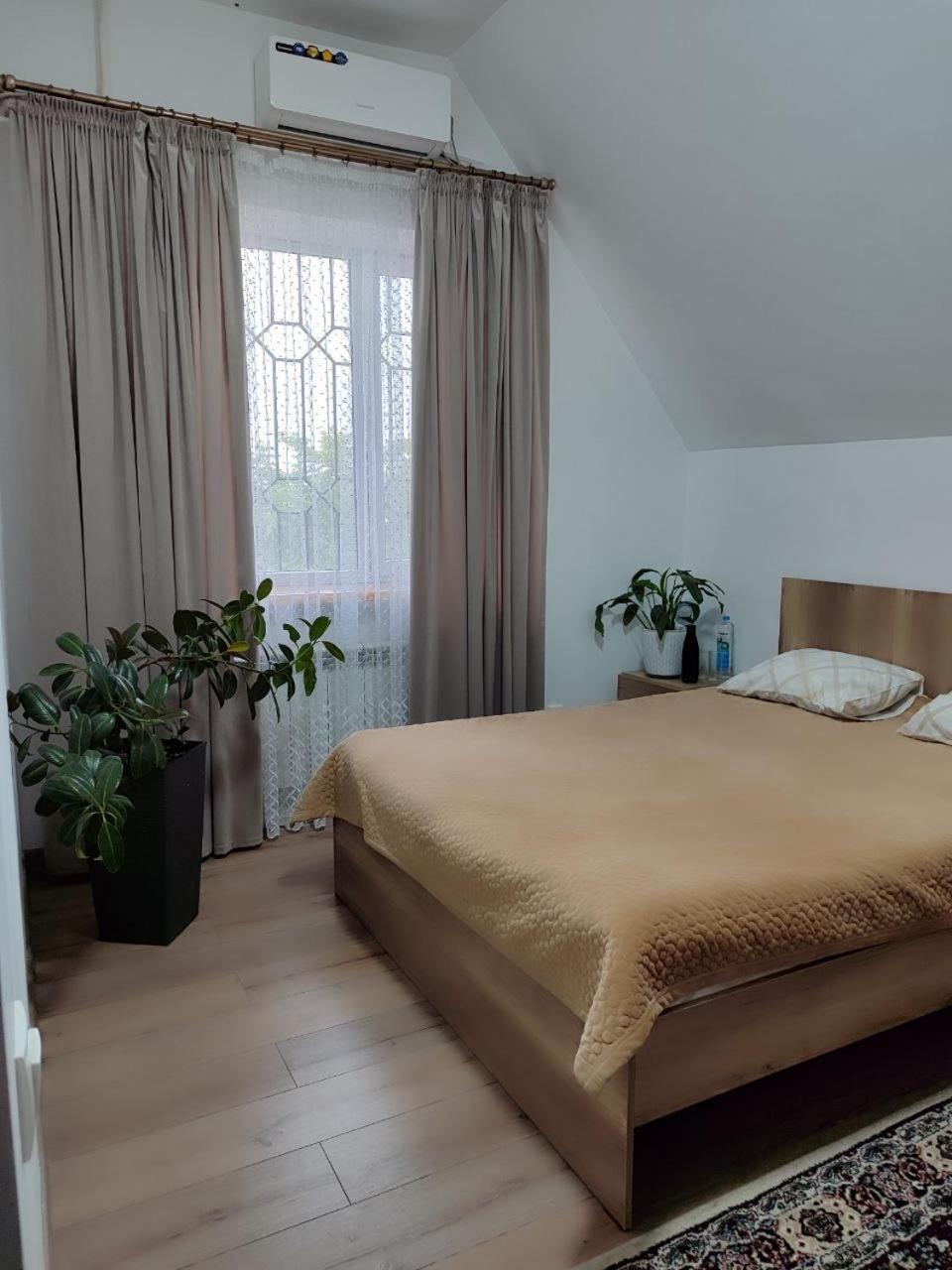 Amanat Guest House Bishkek Ngoại thất bức ảnh