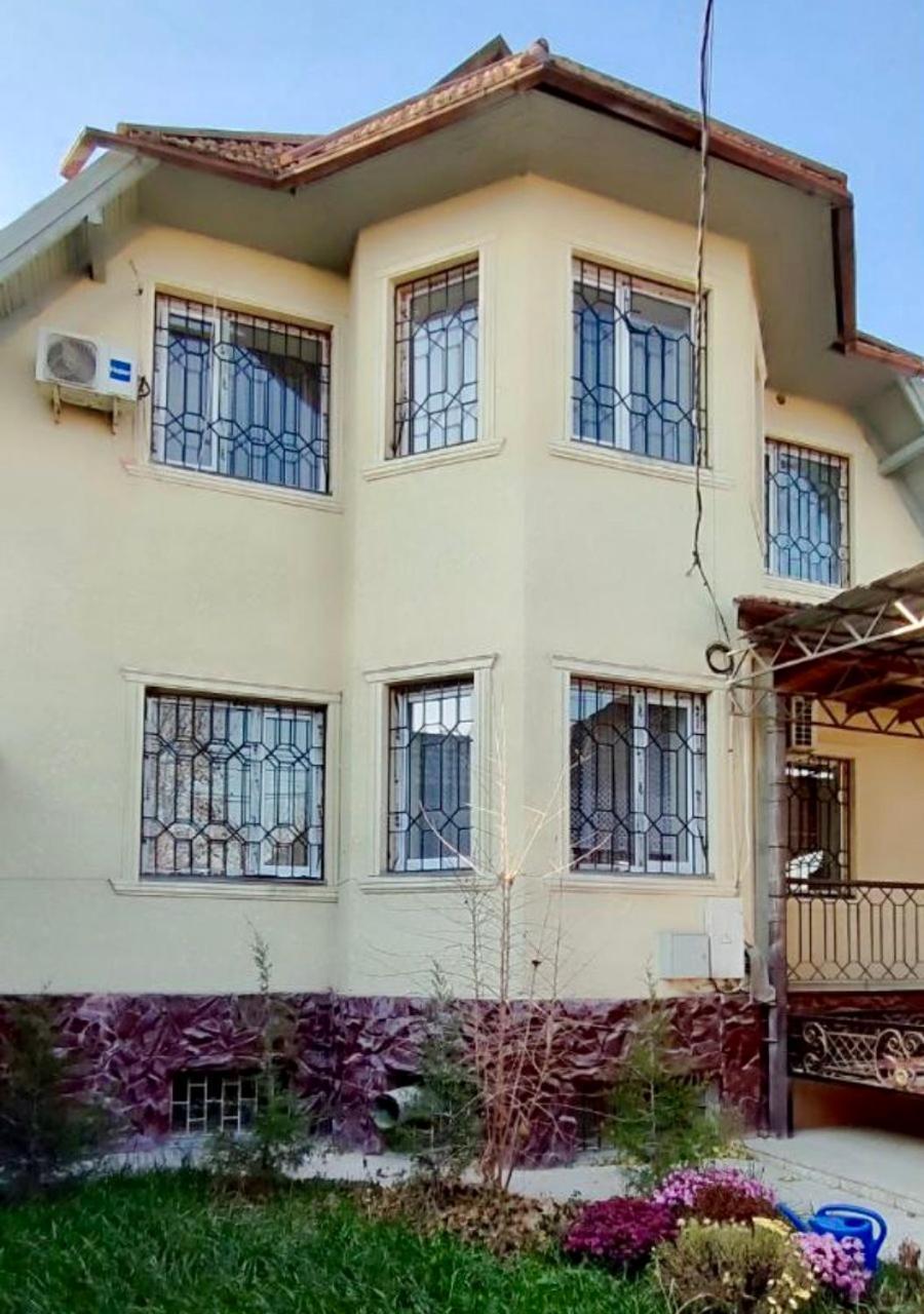 Amanat Guest House Bishkek Ngoại thất bức ảnh