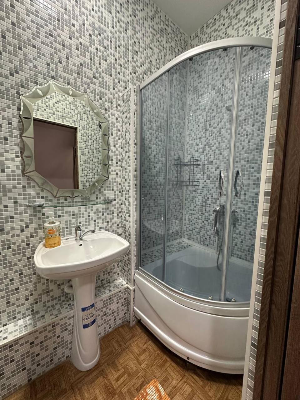 Amanat Guest House Bishkek Ngoại thất bức ảnh