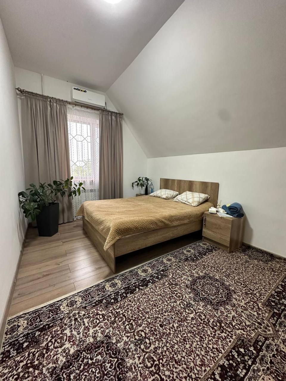 Amanat Guest House Bishkek Ngoại thất bức ảnh