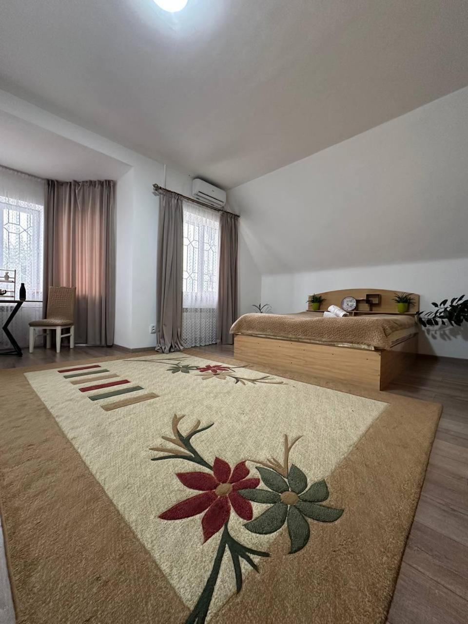 Amanat Guest House Bishkek Ngoại thất bức ảnh
