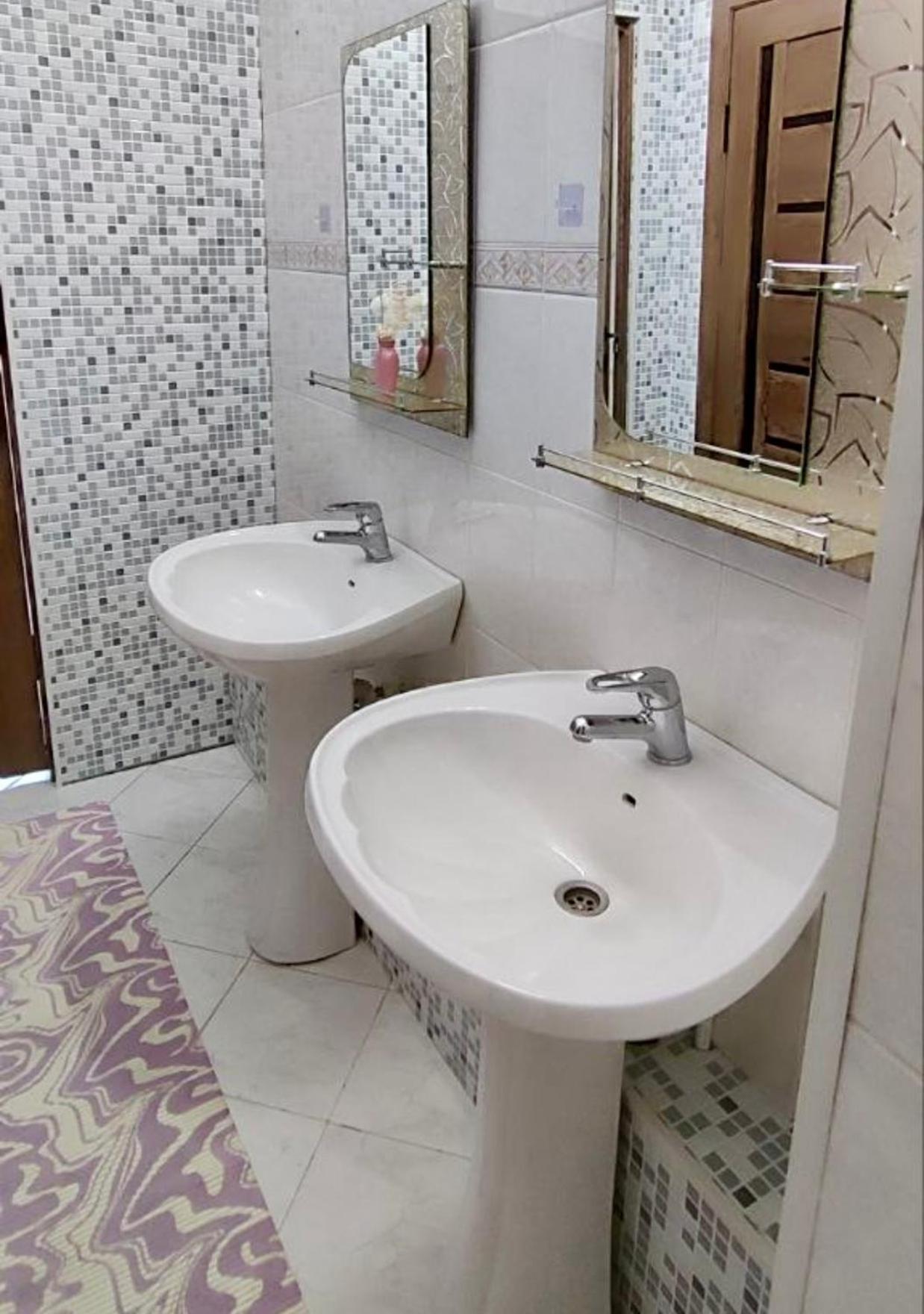 Amanat Guest House Bishkek Ngoại thất bức ảnh
